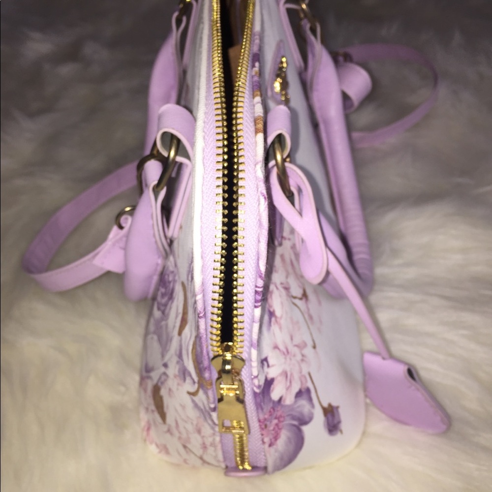 Lavender Purse with Attachable Shoulder Strap - Picture 4 of 4